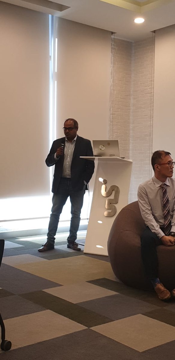 REALEXApp's tweet photo. Realex presenting on Future of AI in Energy and Real Estate

#Enrupt #Wedisruptenergy @REALEXApp #Realexapp #AI #SmartCity #SmartBuildings #FutureOfEnergy https://t.co/rdL7Q7qvTi