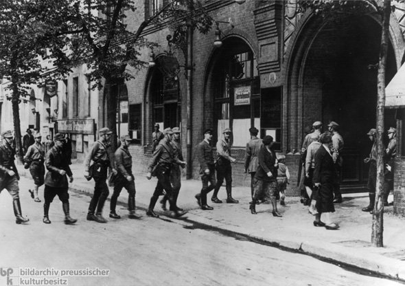 #OtD 20 January 1934, #Nazi #Germany abolished collective bargaining and #union elections https://libcom.org/library/nazism-and-working-class-sergio-bologna …