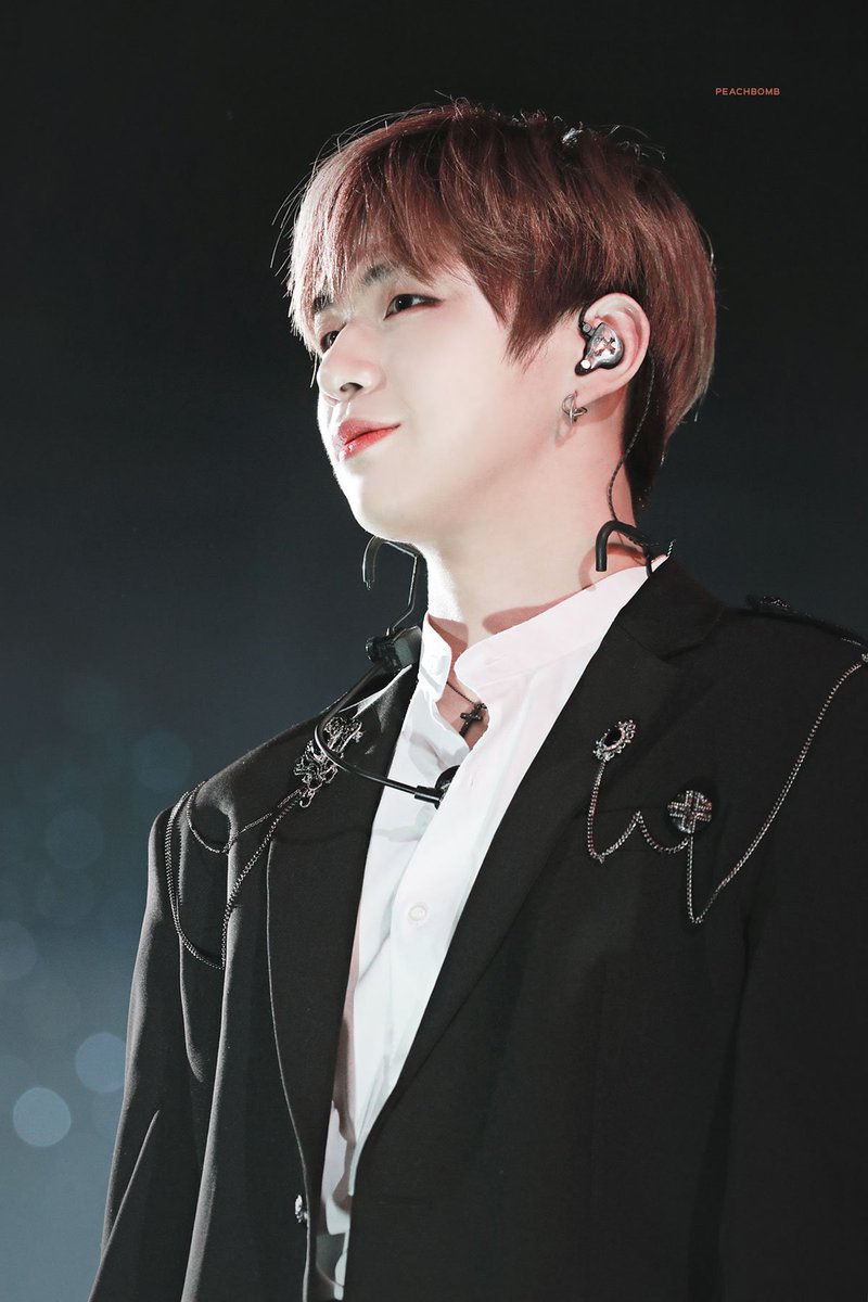 peachbomb1210's tweet photo. 190115 서울가요대상

다니엘은 분명 천사야
어떻게 이렇게 사랑스러워 T^T

#강다니엘 #KangDaniel
#워너원 #WannaOne https://t.co/UssHL49Mxz