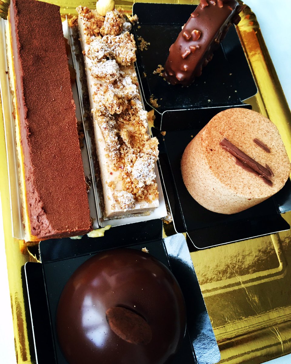 pembruja2's tweet photo. Postres deliciosos... del Es Forn des Pla de na Tesa haciendo cata para próximos eventos... ¡qué rico todo!
#dessert #food #desserts #evento #yum #yummy #amazing #instagood #instafood #sweet #chocolate #cake #icecream #dessertporn #foodforfoodies #foodgasm #cupcakes #pancakes https://t.co/SJjNtjo0DF