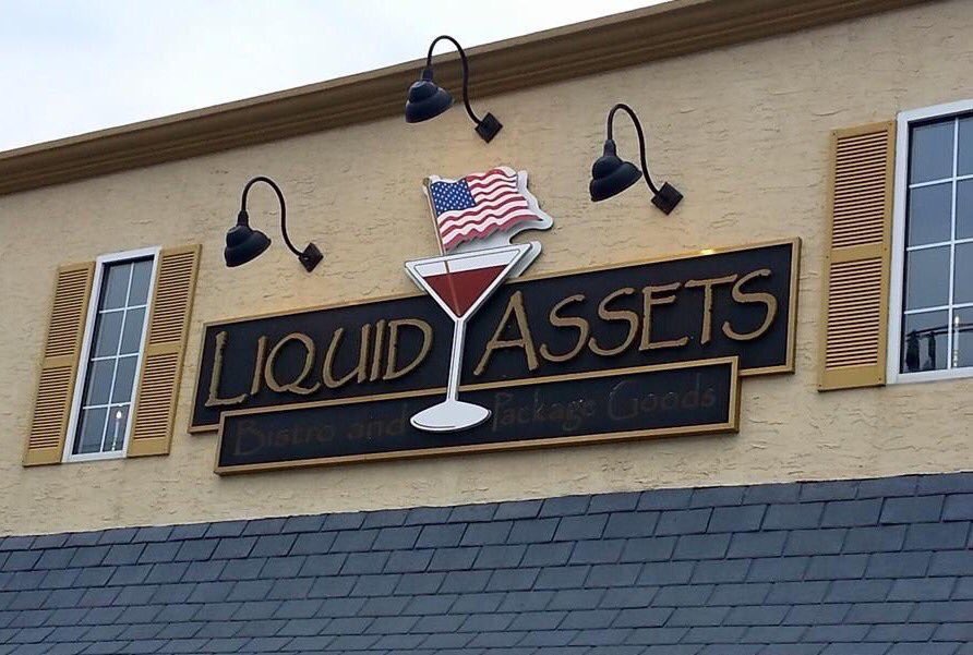 LIQUIDASSETSOC's tweet photo. We’re calling it
‘Super Saturday’!
On Saturday February 2nd...the day before the Super Bowl all retail items in the store will be 40% off from 10am till close!
40% off all beer!
40% off all liquor!
40% off all wine!
40% off all garments!
Tell a friend &amp; please retweet.
@ocmd https://t.co/EOtRDxQX8s