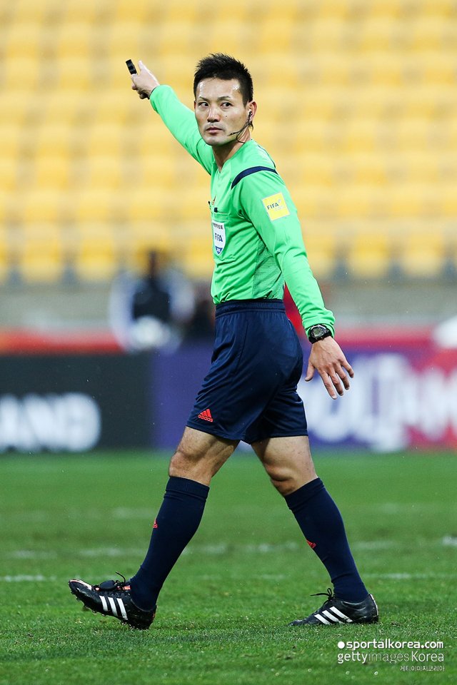 塩韓スポーツ على تويتر 韓国メディア 韓国vsバーレーンの16強戦の審判団は日本人の佐藤隆治主審 山内宏志 三原純副審 Daihyo アジアカップ