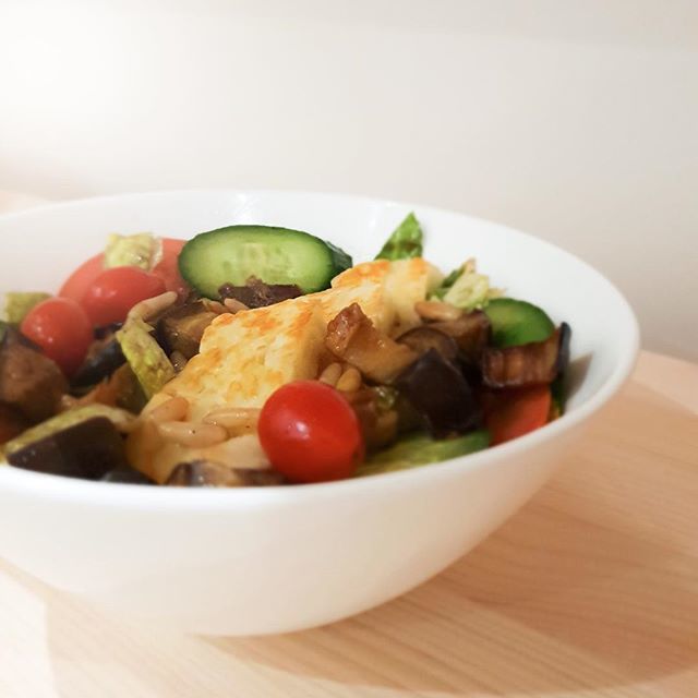 smoothieqa1's tweet photo. Looking for a quick healthy meal? How about a deliciously Halloumi Salad 🥗? Place your order thru carriage,talabat, zomato app, or kindly contact us at 44604410/33266688 for delivery! 🛵✨!
#quickmeals #salad #green #healthyfood #delicious #iloveqatar … https://t.co/hwZOjbhhQf https://t.co/FTPiG8xUC5