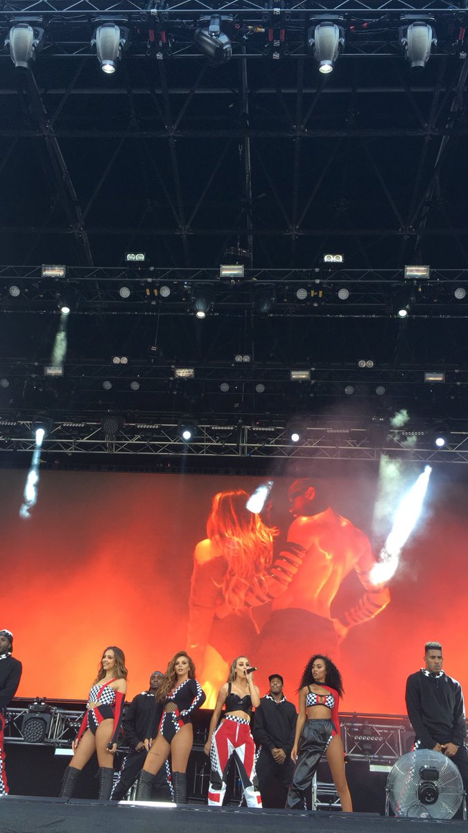 wasabiconnor's tweet photo. Finally retrieved my Summer Shout Out Tour photos, roll on October ✨🦄 https://t.co/2oJKdbb9et