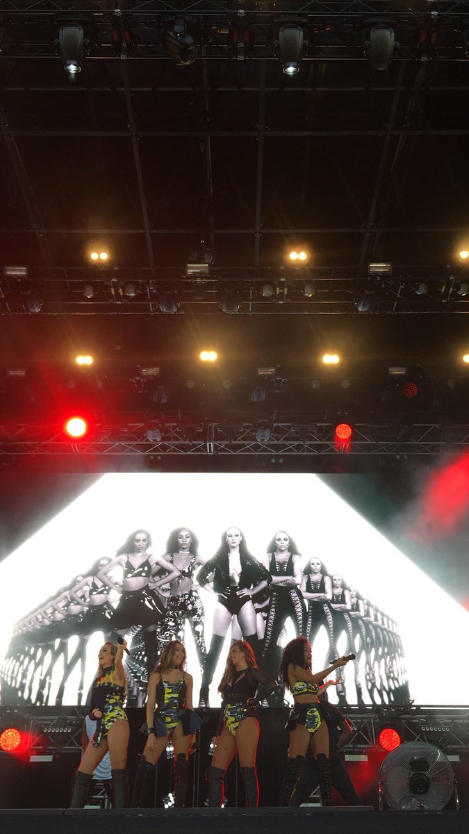 wasabiconnor's tweet photo. Finally retrieved my Summer Shout Out Tour photos, roll on October ✨🦄 https://t.co/2oJKdbb9et