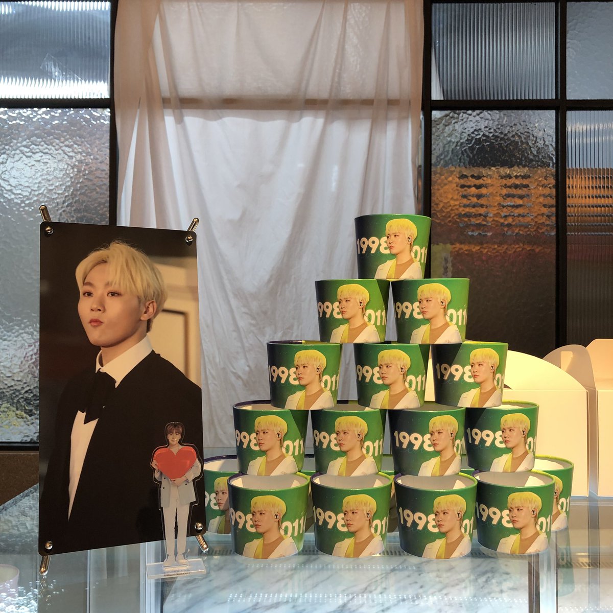 19980II6's tweet photo. 카페도 예쁘고 컵홀더는 더 예쁜 칠요일😭 이벤트 준비해주셔서 감사해용🥰
#인생은_승관의_연속이다
@BOOSOONI_UNION https://t.co/J2cbs0K6RE