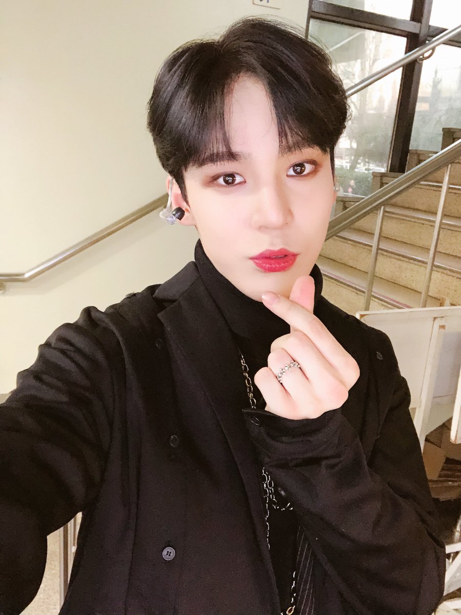 🖤 | 🥛🐻 on Twitter: "Selca Update !!! #yunho #ateez  https://t.co/yZ0cXifk2Q" / Twitter