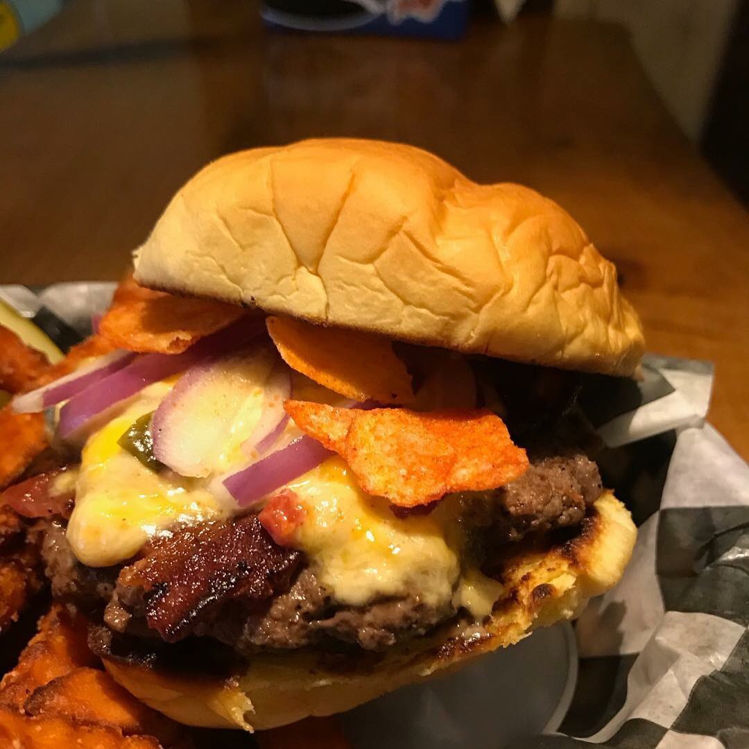 WesthamptonRva's tweet photo. Beat your #sundayscaries with a burger &amp; brew at @JackBrownsJoint!
🍔🍺
.
📷 Jack Brown’s
.
.
.
#ontheavenues #westhamptonrva #shopsmallrva #shoplocalrva #shoprva #supportsmallbusiness #lovelocal #vcu #ur #winter #sundayfunday #eatrva #drinklocal #yum https://t.co/tOY7tjxxz1