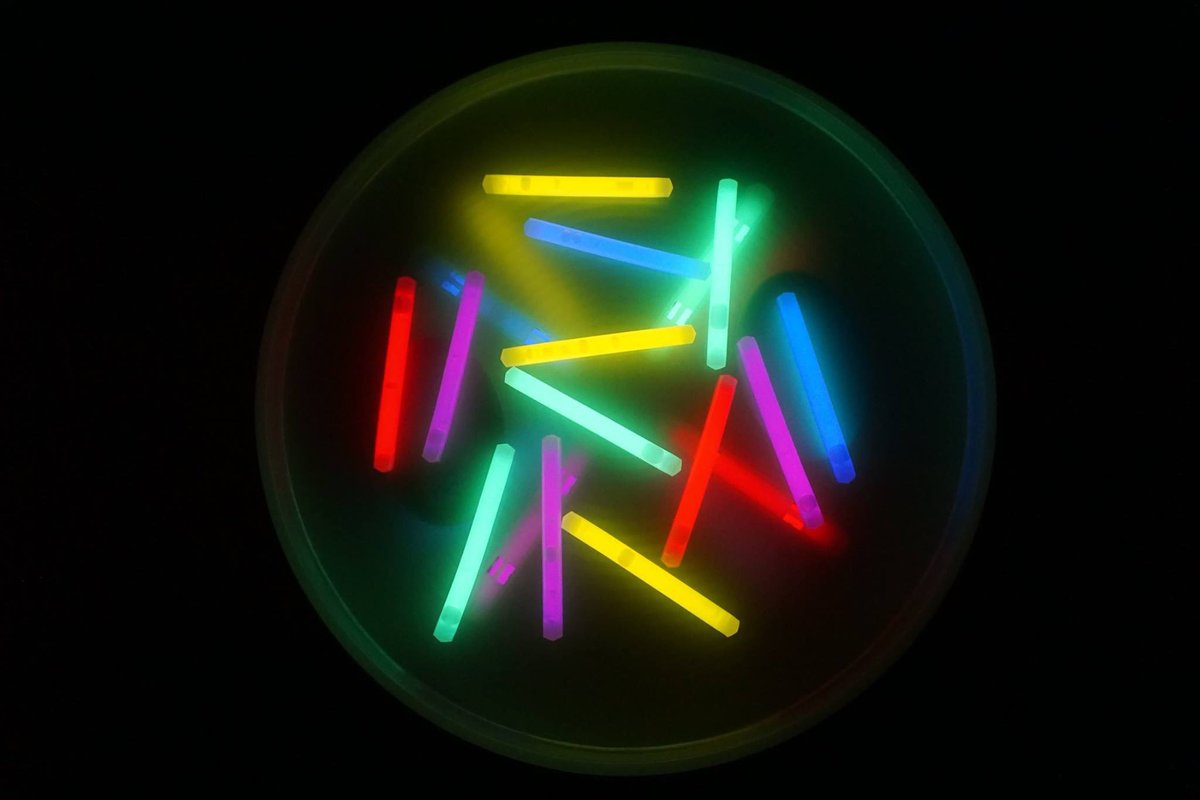 FlitebyNite's tweet photo. We have been told that our glowsticks come in handy when it is time for the kiddos to take a bath -- ready, set glow!  Turn off all the lights and have a fun, glow in the dark tubbie!  #GlowItUp #BathtimeKids https://t.co/XxdsfiLT3H