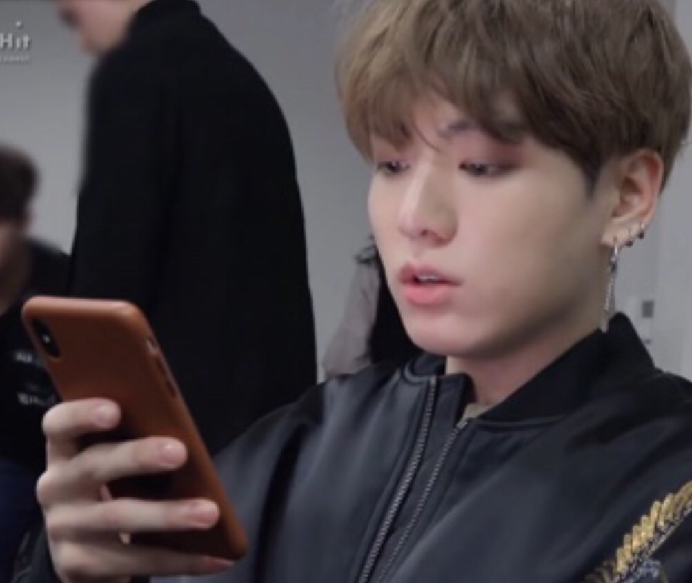 There’s only 2 explanation of this fact.A) The cp belongs to one of them maybe Guk coz he still had the phone even rehearsing alone, but Tae could use it anytime he wants.B) They have identical phone casing, which is very normal to couples. #vkook  #kookv  #taekook 