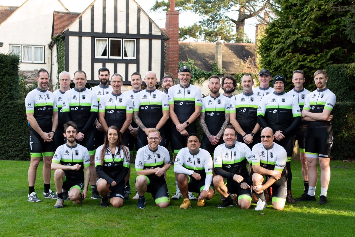 ashfordroadcc's tweet image. 🆕 | New kit day! 💚🖤
A few of the club’s members met up at the lovely @HayneHousekent yesterday for the handout of the 2019 kit.
We’re loving the current look for our club. Clean, sharp and highly visible!
See if you can spot our members in their new kit, on the Kent roads!