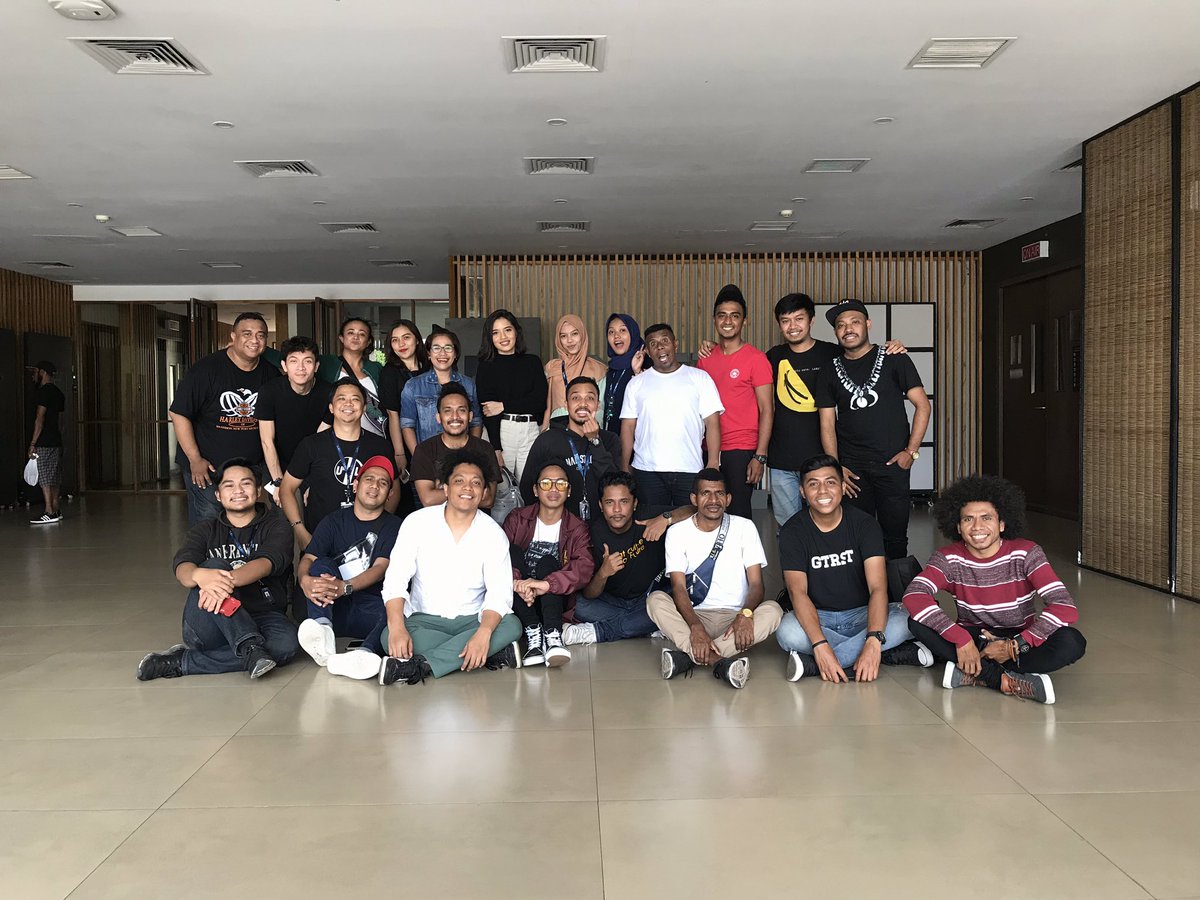 Baru kali ini punya program dibungkus dan saya sedih. Semoga <a href="/wit_net/">Komedian Rumit</a> bisa  jadi Inspirasi untuk anak anak timur lain berkreasi. 

Sedih tapi bangga pernah diajak bikin program ini. Sa sayang kamorang semua ❤️