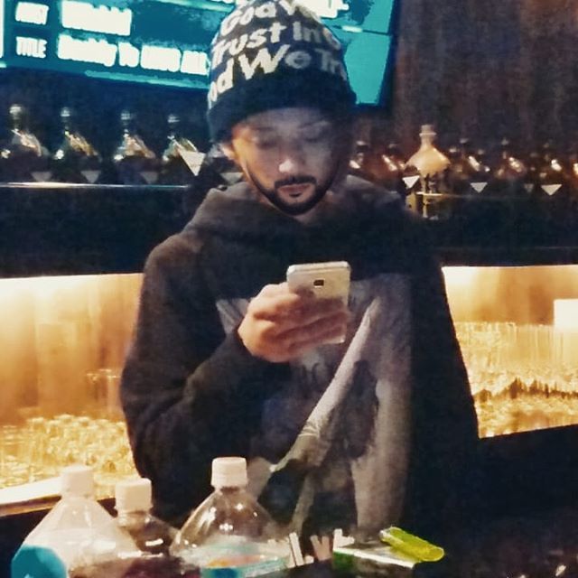 tn13052207's tweet image. 昨日もありがとうございます！

本日もフルメンバーでお待ちしております＼(^-^)／ #大阪#ミナミ#北新地
#東心斎橋#心斎橋
#barbaby#bar#バー
#酒#シャンパン#コカレロ#コカボム
#カラオケ#インディアン
#ウコンの力
#髭面りょう
#どうでしょう bit.ly/2W7b6Fy