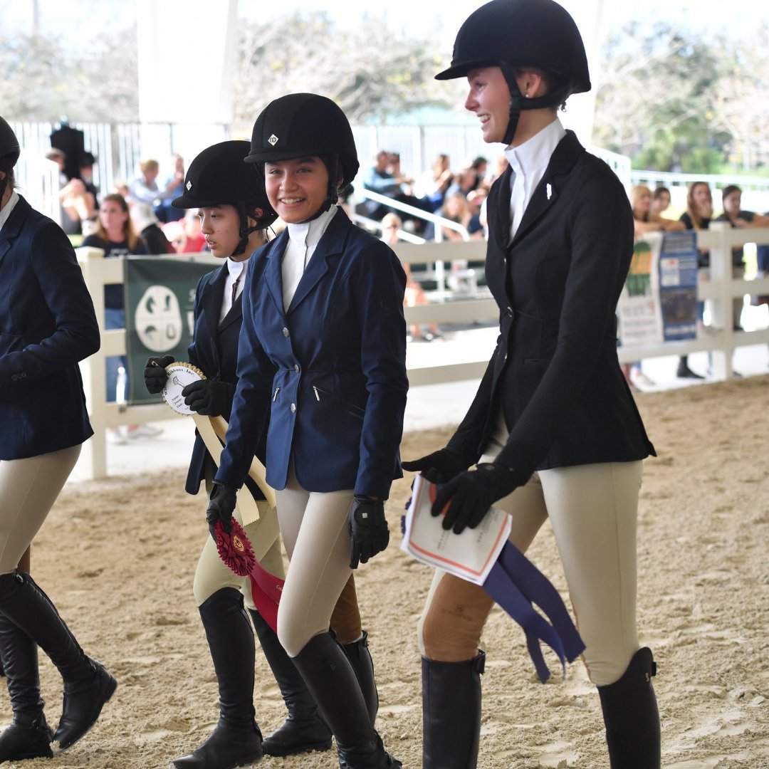 CPIHorseShow's tweet photo. A good attitude is one of your best assets 😉👍
📸: @andrewrybackphotography
#CPI #CPIFlorida #CPIFlorida2019 #rideCPI #CPIhorseshow #equestrian #competition #loveourhorses #equitation #horsesofinstagram #horses #equestrianlife #futurecollegeriders #horseshowlife https://t.co/b89Ea8C7Vi