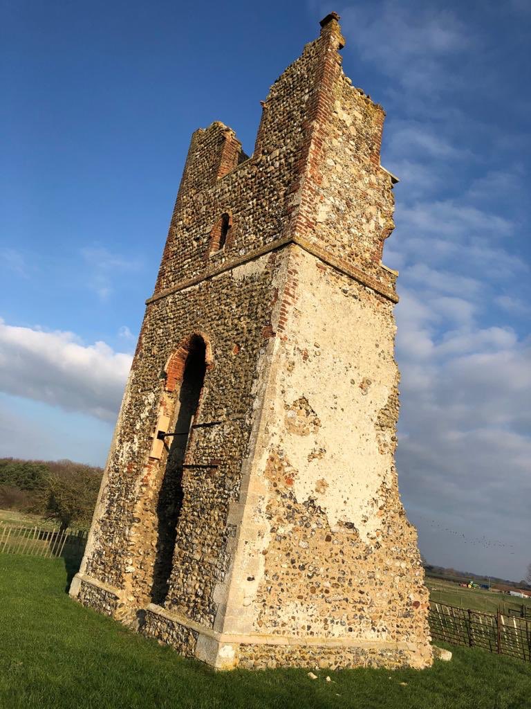 stephen_crocker's tweet photo. #Norfolk is just the gift that keeps on giving! Beautiful #norfolkwinter walk to #Godwick (a deserted Medieval village) followed by the scrummiest #SundayRoast @DabblingDuckGM https://t.co/ObM9dbAHcH