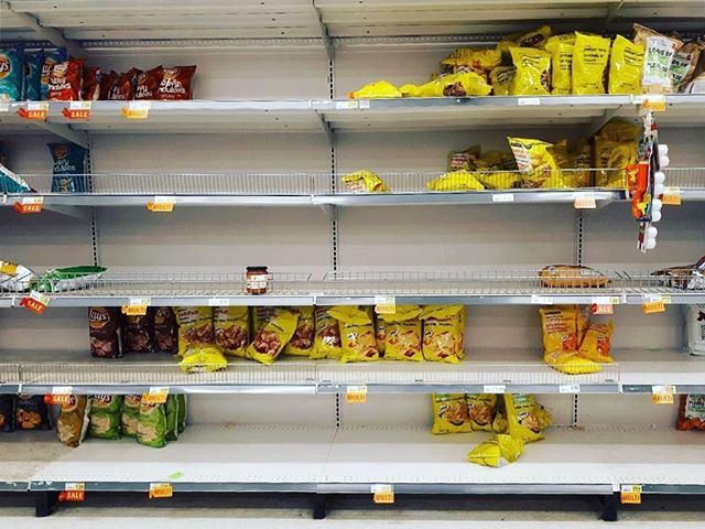 CBCNB's tweet photo. Classic Maritimer moment: The run for #stormchips in advance of a snowstorm. 🏃‍♀️This photo was taken last night by @___julia___  at the Saint John Atlantic Superstore. How do you survive storm days?
.
.
.
#mycbcnb #nbstorm #stormchips #newbrunswick #win… https://t.co/vo0PrlbkBw https://t.co/WwWfMvt2OO