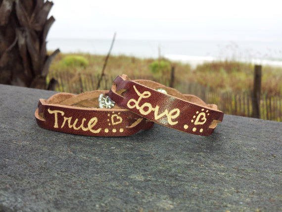 Shockwavemb's tweet photo. Personalized leather engraved bracelet - Personalized Couples gift - His and her gifts - Custom Leather Name bracelet -Matching Couples gift https://t.co/HpgRCu4quZ #Etsy #ShockwaveMB #LeatherEngraved https://t.co/ePKqvoqknk