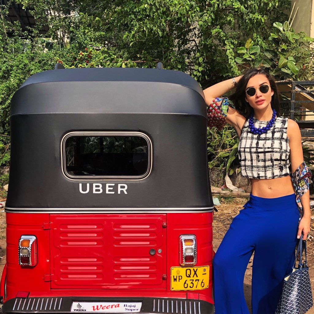 iamAmyJackson's tweet photo. Obsessed with Sri Lanka!! From the people, to their culture, to their Buddhist religion... https://t.co/oy78cfigBN