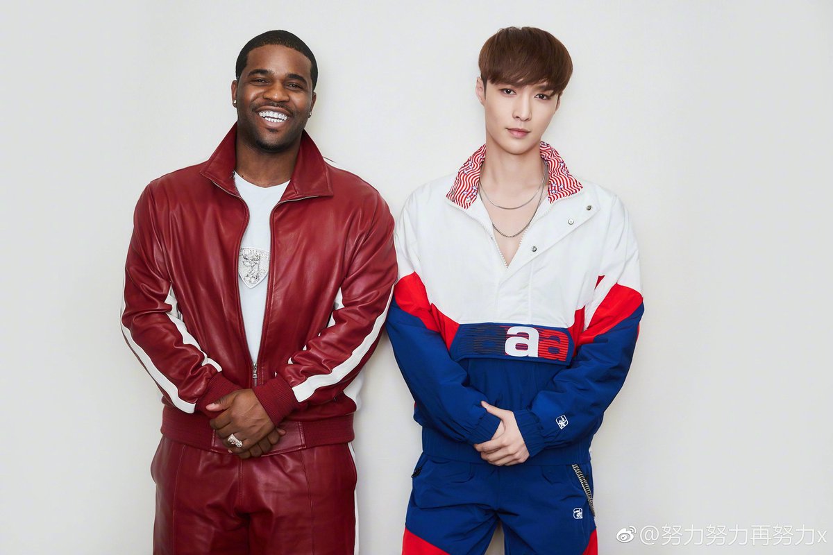 XingPark's tweet image. 190120 Yixing Weibo Update 2/2
#Samsung #GalaxyA8s #LayXSamsung
#LayZhangNAMANANA #producerLayZhang #LayZhang #อี้ชิง #张艺兴 #Lay #Yixing #레이 #レイ #チャンイーシン #장이씽 @layzhang @lay_studio @ASAPferg @steveaoki