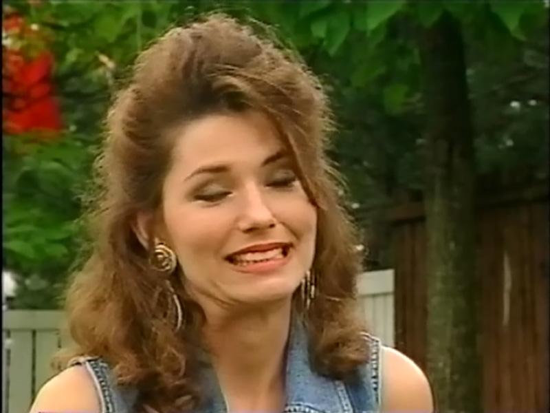 Gwen_Twain's tweet photo. @DrouetNico84 Très triste en effet 😭(J'ose pas mettre des gifs de Shania qui pleure, après ça me fait pleurer aussi xD) https://t.co/QKJIT3wIKL