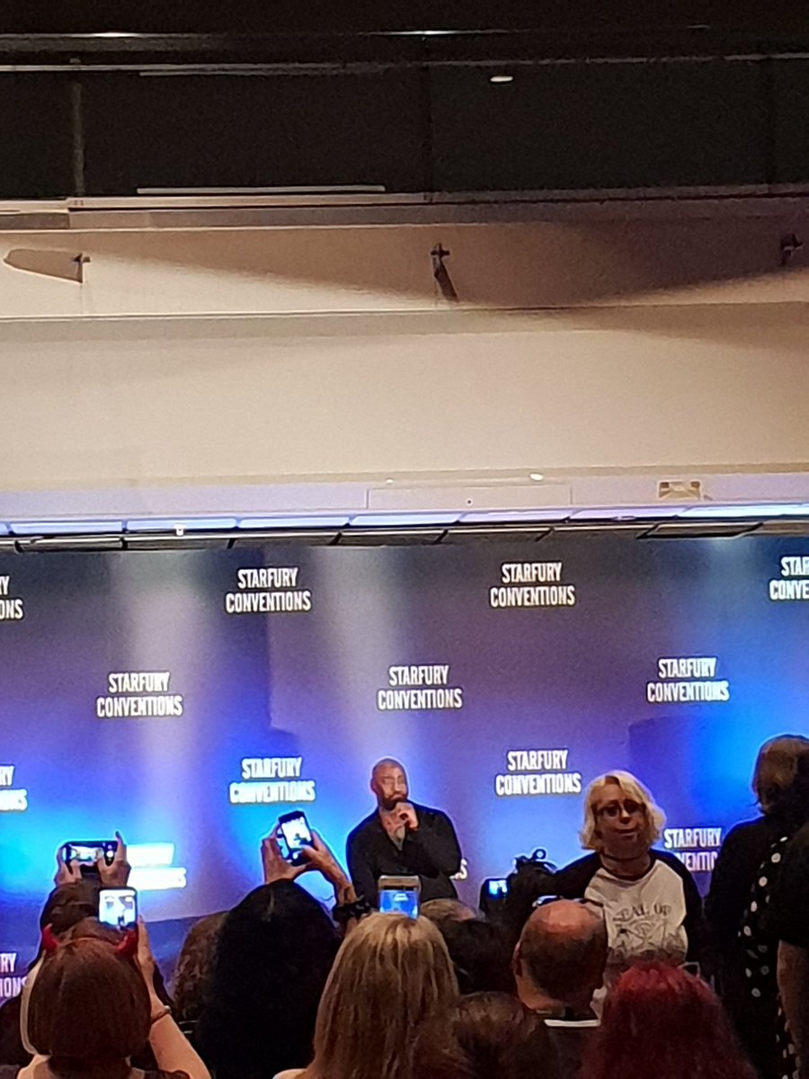 IrinaClaussen's tweet photo. I really lived DB's panel. He gave many people hope &amp; had their back with his honest personality. He went deep into "only become an actor if you really want it" because "its a mean job, and you need resilience". He talked about how hard it is sometimes for introverts. Bless him! https://t.co/ILoPiD0DRF