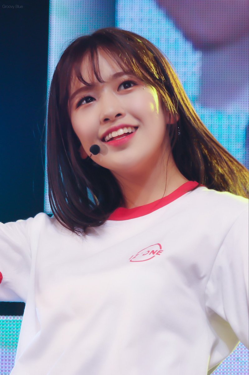 honeymoonave91's tweet photo. 190120 일본 데뷔 쇼케이스 
#IZONE #아이즈원 #안유진 https://t.co/rResXPSOiF