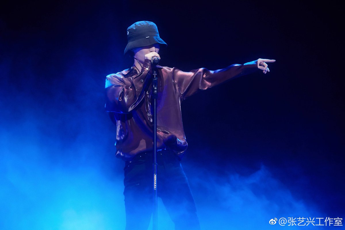 XingPark's tweet image. 190120 Yixing Studio Weibo Update 9P #Samsung #GalaxyA8s #LayXSamsung
#LayZhangNAMANANA #producerLayZhang #LayZhang #อี้ชิง #张艺兴 #Lay #Yixing #레이 #レイ #チャンイーシン #장이씽 @layzhang @lay_studio