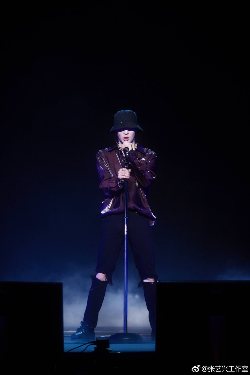 XingPark's tweet image. 190120 Yixing Studio Weibo Update 9P #Samsung #GalaxyA8s #LayXSamsung
#LayZhangNAMANANA #producerLayZhang #LayZhang #อี้ชิง #张艺兴 #Lay #Yixing #레이 #レイ #チャンイーシン #장이씽 @layzhang @lay_studio