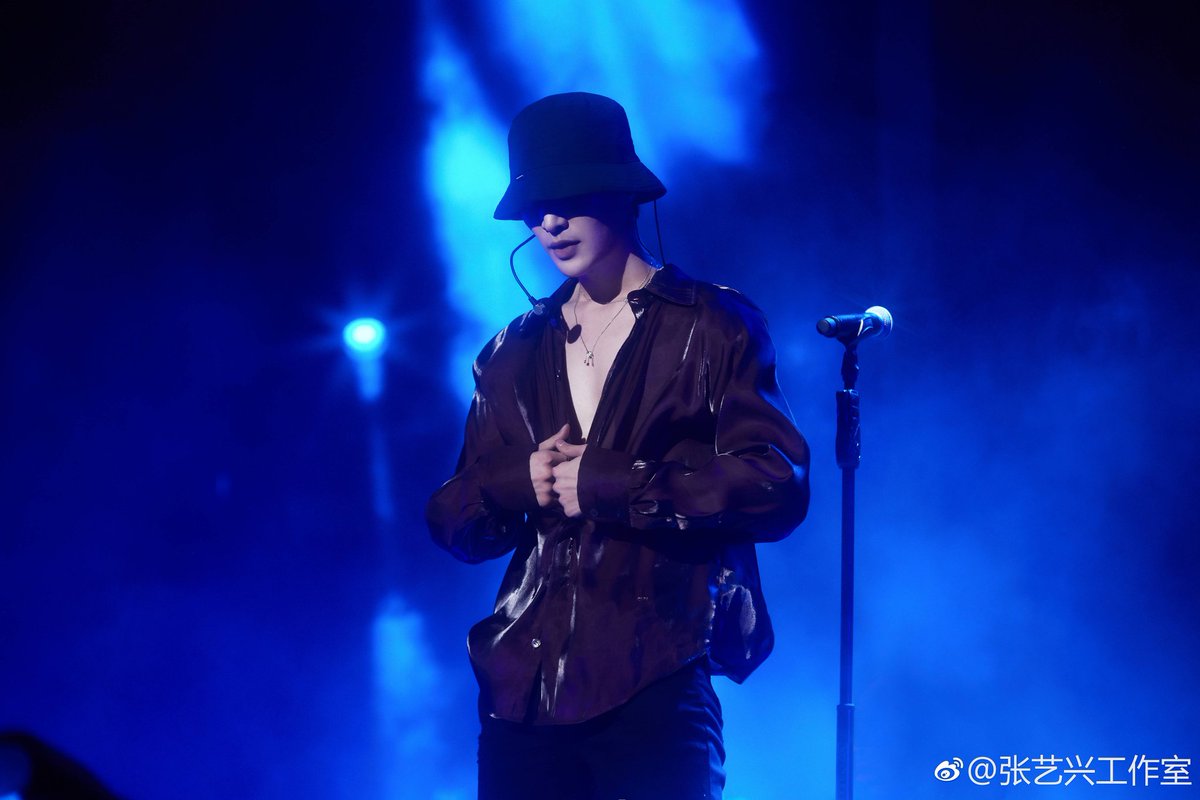 XingPark's tweet image. 190120 Yixing Studio Weibo Update 9P #Samsung #GalaxyA8s #LayXSamsung
#LayZhangNAMANANA #producerLayZhang #LayZhang #อี้ชิง #张艺兴 #Lay #Yixing #레이 #レイ #チャンイーシン #장이씽 @layzhang @lay_studio