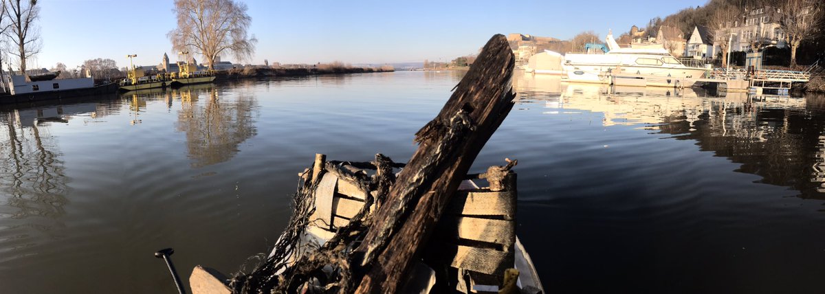 DreckWegKoblenz's tweet photo. Kleiner, spontaner #CleanUp mit dem #standuppaddleboard im #Rhein in #Koblenz https://t.co/j7ktIyWGAW