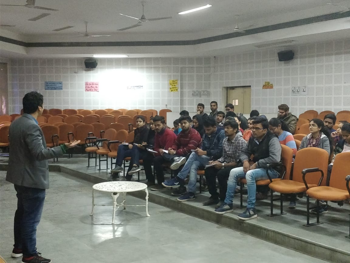 DeptSas's tweet photo. Amazing session by Mr. Abhimanyu Roy from Ernst and Young on Share Market.
#ShareMarket #BeatTheBazar #81MG #DOPM #NIPER_SAS_Nagar https://t.co/6kWHR3sQU0