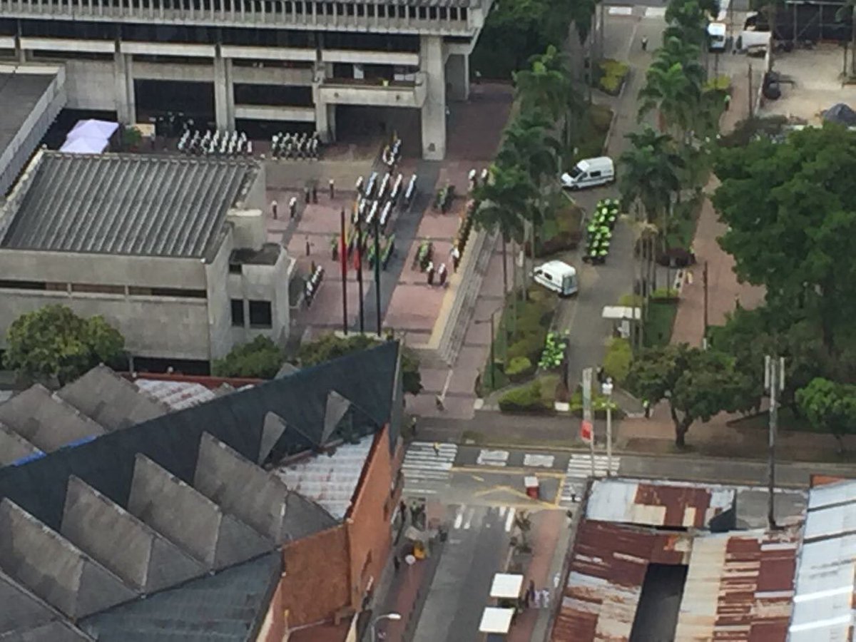 PoliciaAntiNar's tweet photo. Nuestro compromiso es estar siempre ahí para cuando usted nos necesite.  #AviaciónPolicíal  #NoAlTerorrismo @PoliciaColombia @mindefensa https://t.co/Pg0bwvDtm0
