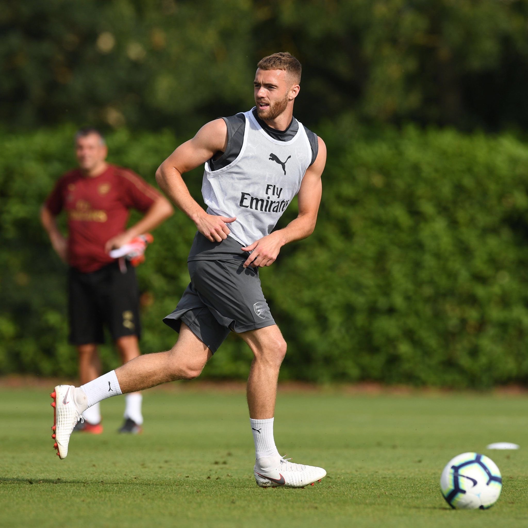 Happy birthday to Calum Chambers who starts today against Tottenham! A Fulham win to celebrate it wouldn t be bad! 