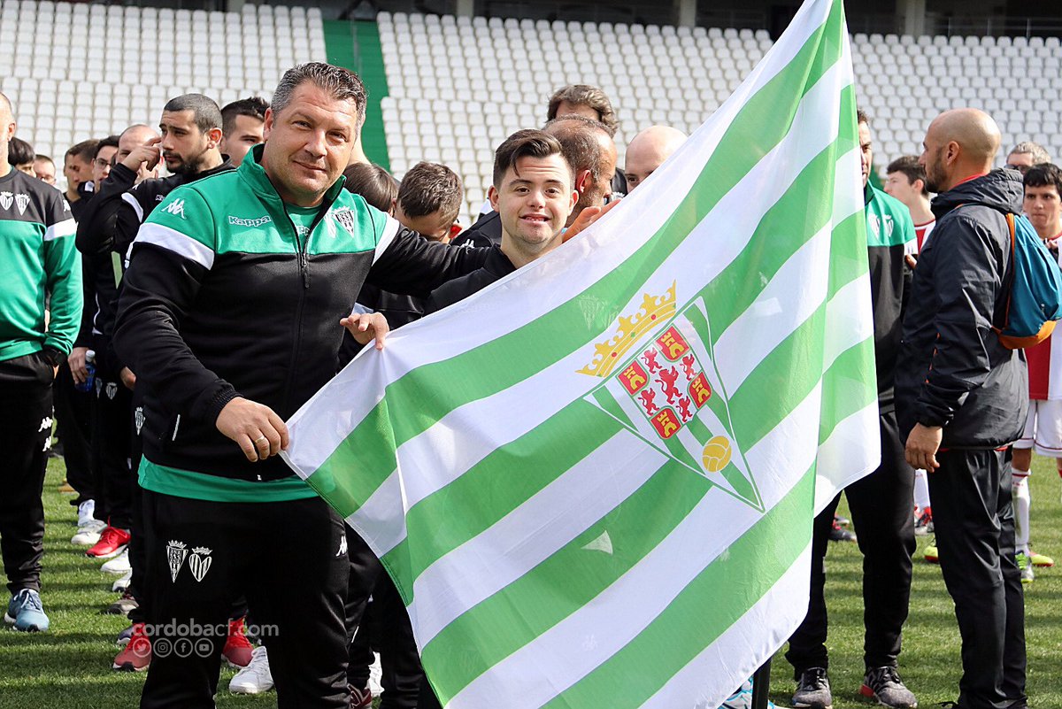 CharoTobajas's tweet photo. 📸💚 Y al final, tras mucho esfuerzo piensas y dices... Mereció la pena... ⚽️🙌🏼 #LigaGenuineSantander #LoQueElFútbolDa #ObservarYAprender #QueNuncaNosFaltenLasGanas https://t.co/l8i2LeyQp5
