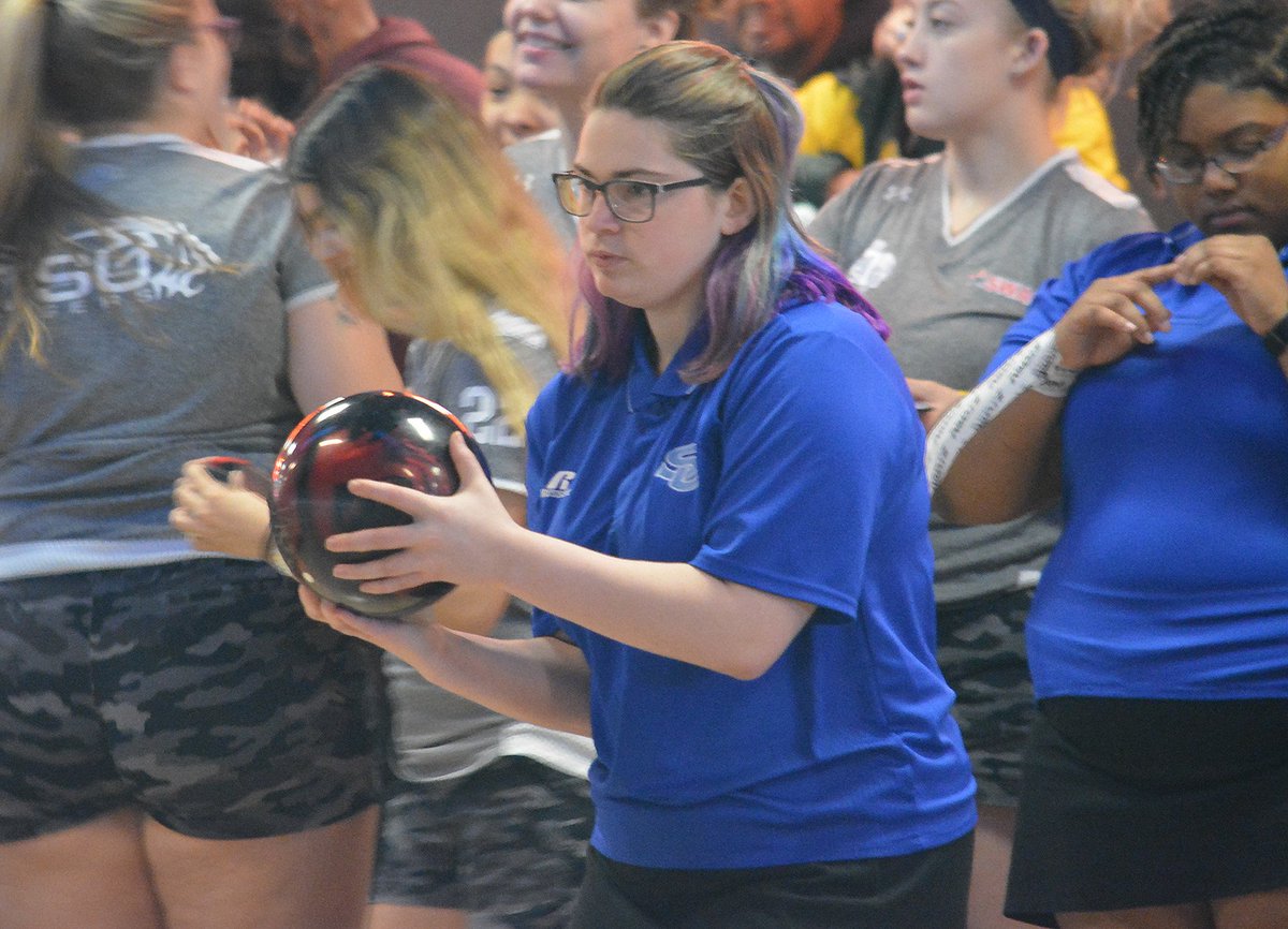 #SWACBOWL: Day 3 of the West Roundup starts off with a big win by <a href="/SouthernUsports/">Southern University Jaguars</a> over <a href="/TXSOBowling_/">TXSOBowling</a>. SU defeated TSU 1,116-879. Amber Perez led the Jaguars with a 277.