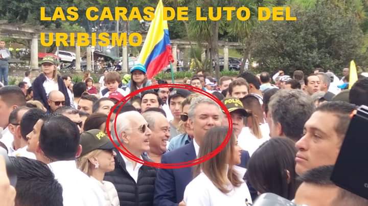 CelsoTeteC's tweet photo. Ay, queridos amigos, cayeron redonditos ante esa plaga.

#ElTerrorismoEstáEnLaFiscalía
#UribeEsElCáncerDeColombia
#UribeColombiaNOEstáContigo. https://t.co/orj40q2Atz