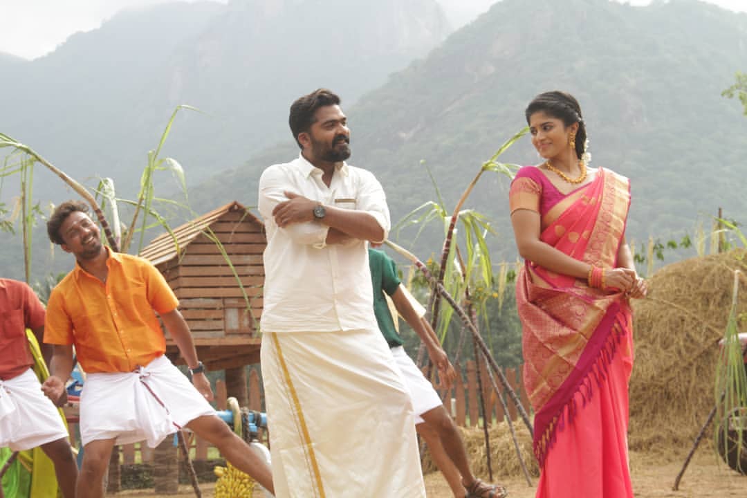 HGatesHere's tweet photo. #VanthaRajavathaanVaruven Hq stills ♥️♥️♥️ badly waiting for the movie 🥂 trailer update, full album release date ethachum kudutha nalla irikkum 🙄 #RedCardu
#RedCarduBySTR #VRV #vrvfromfeb1
@aditi1231 @LycaProductions @hiphoptamizha #STR @akash_megha @CatherineTresa1 https://t.co/q4TTHIMAD4