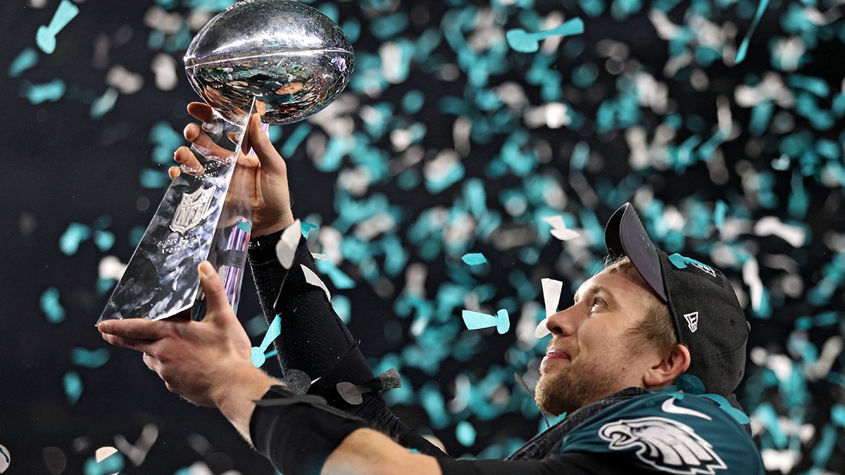 Happy birthday to quarterback and Super Bowl hero Nick Foles! St. Nick turn 30 today! 