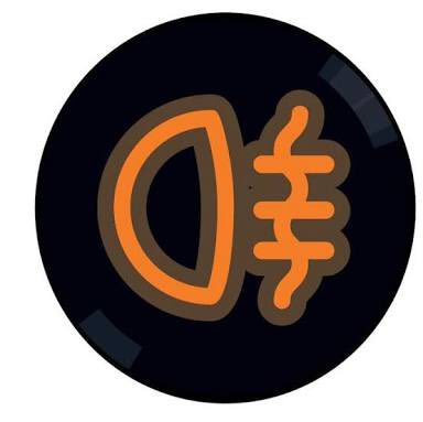 Muchos siguen sin entender el correcto uso de las luces de niebla traseras, solo se deben encender CON NIEBLA.
Si tu coche es europeo o con especificaciones para Europa asegurate de que este testigo no esté encendido cuando no se deba.
Debería ser una infraccion fuerte el usarlas