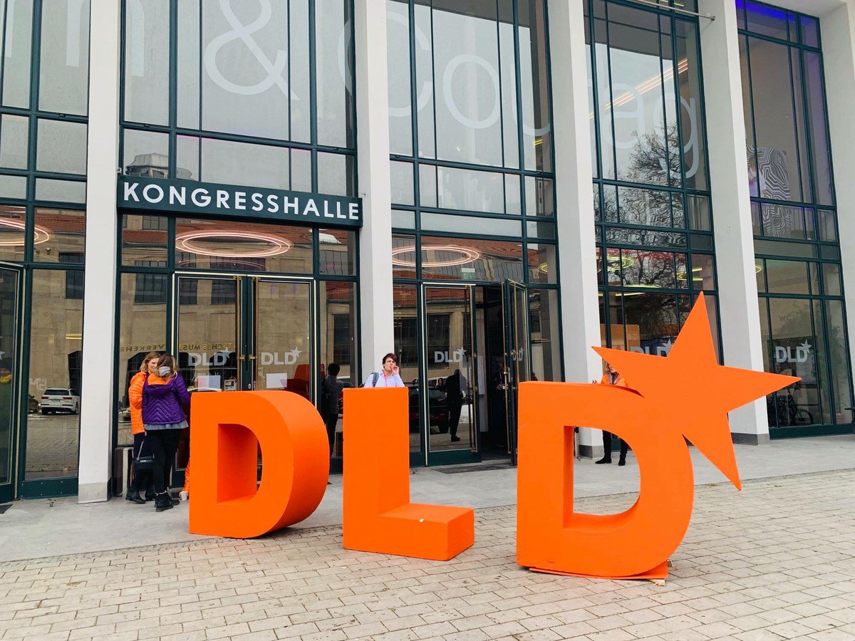 wandelbots's tweet image. Set up and ready to go. Looking forward to present at the #dehubpitchnight as part of the @DLDConference. RCKT. #smartsystemshub #startup #wandelbots