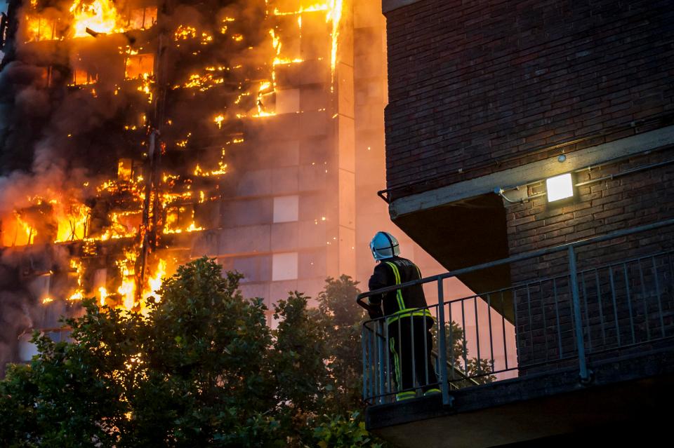 sfe2016dublin's tweet photo. VERY RAPID #FireSpread Over #Building's EXTERNAL #CladdingSystem > 2017 #GRENFELL #TOWER, #London, #England !
#SFE #VulnerableBuildingUsers #PwAL #NeverStayPut #FireSafety4ALL #NobodyLeftBehind #FFsafety #EveryoneGoesHome #Resilience #SustainabilityImpactAssessment #SIA #Ethics https://t.co/vfXqgrwVp8
