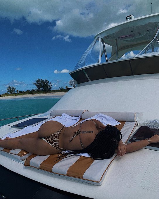 ain&rsquo;t a Lil boat 🤪 https://t.co/StZrlixe2a