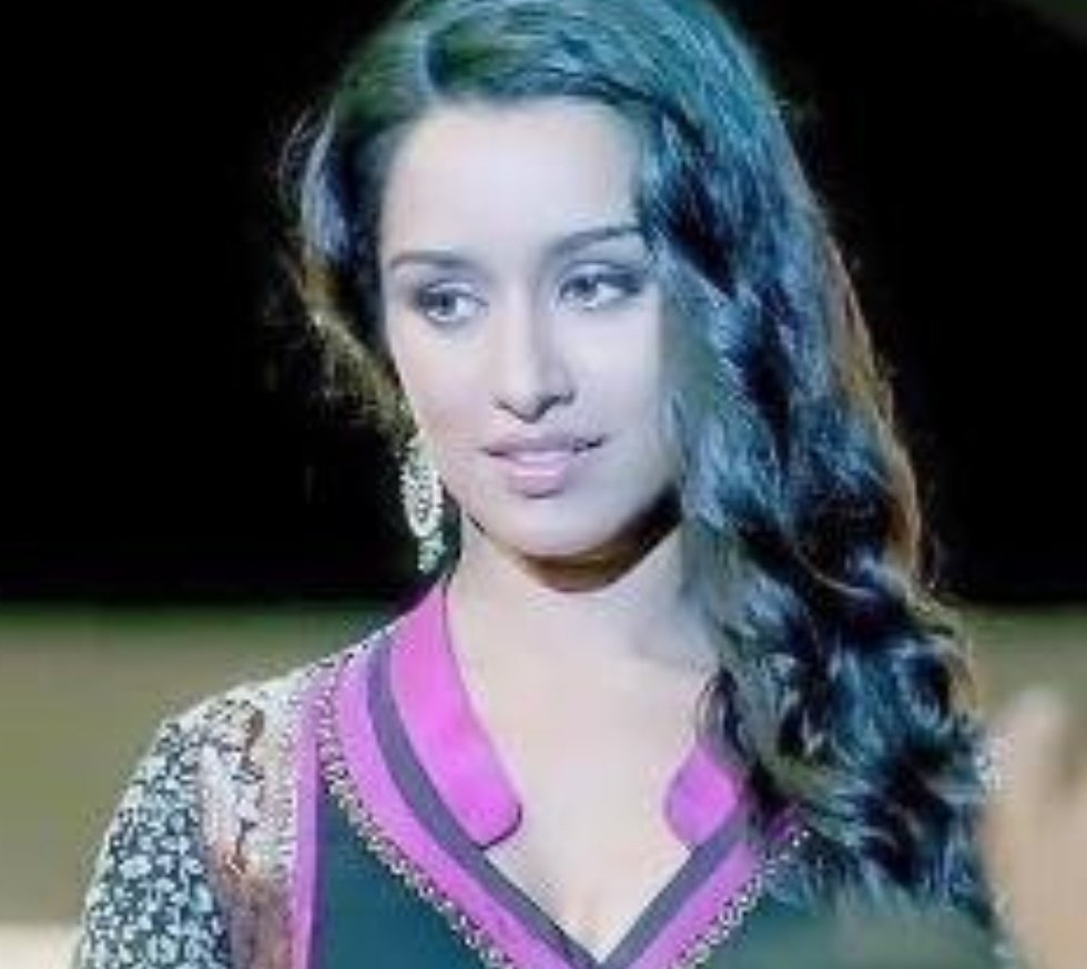 22. Arohi Rahul Jaykar (Shraddha Kapoor)- Aashiqui 2The way she loved him damn..!! She didn't want the riches of the world definitely not at his cost. And in the end when she signs his name just so that he lives on with her there she had my heart forever.