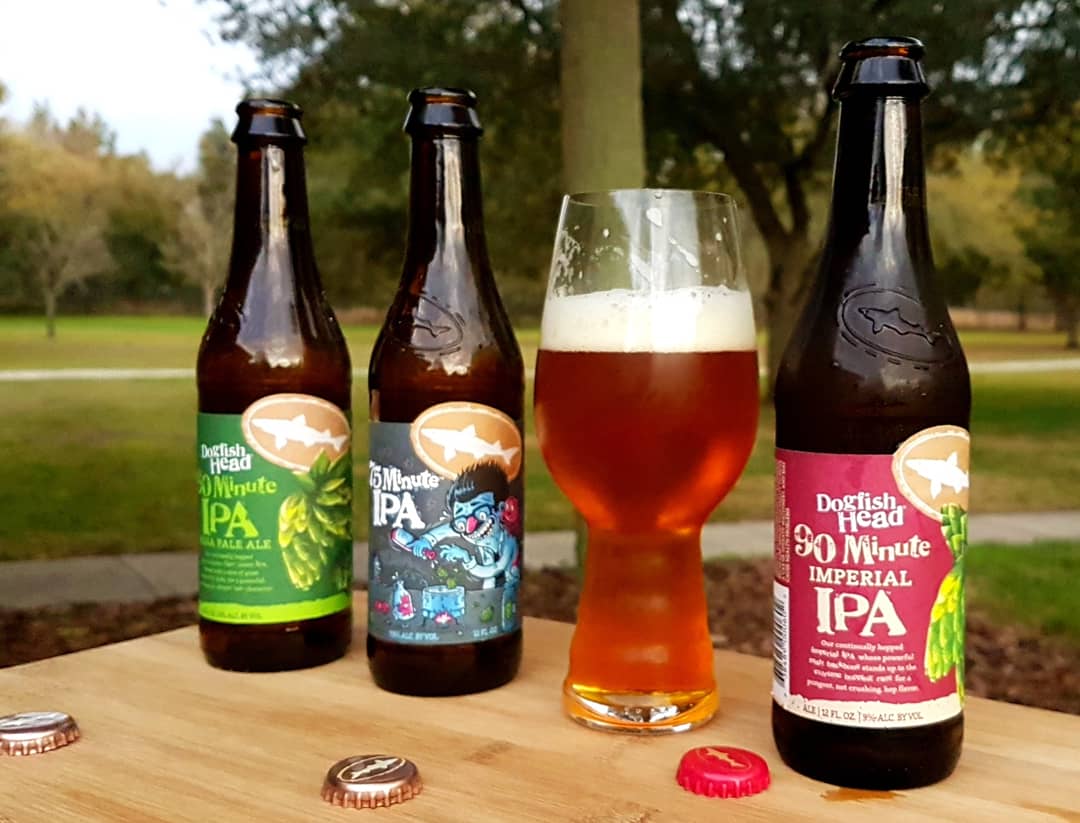 Vamos probando minuto a minuto.

Clásica línea de cervezas de #DogfishHead en dónde el lúpulo se va agregando de forma continua por X minutos en su cocción. Comenzó con 90 Minutes IPA y acaban de lanzar (por 1ra vez en botella) su 75 Minutes IPA.