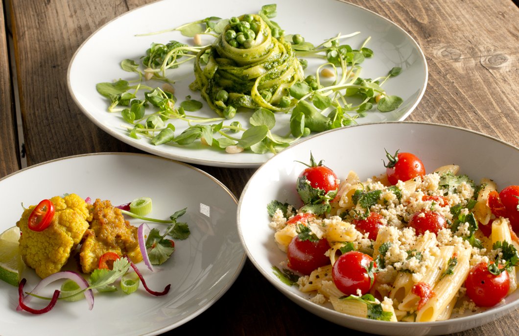 Come to our event "The Dog's Dinner" &amp; enjoy food made from the freshest of ingredients for both you and your beloved dog. We are raising funds for <a href="/streetvetuk/">StreetVet</a> and Help Banyulin Plush Bears Shelter. Please visit our event page on Facebook to find out more facebook.com/events/2213563…