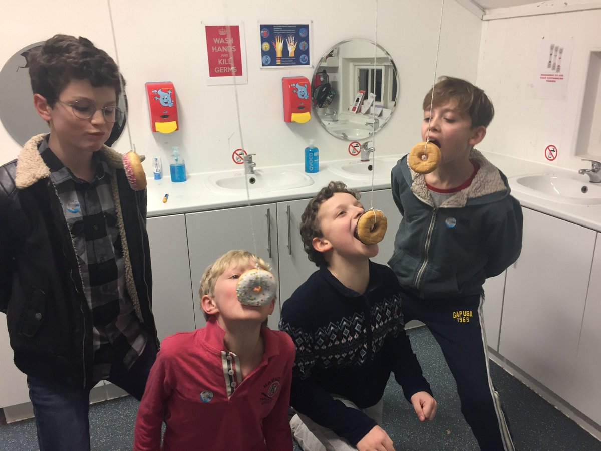 daleboarding's tweet photo. Busy Saturday night. #iloveboarding @SchoolsTatler https://t.co/BdEXRgc90F