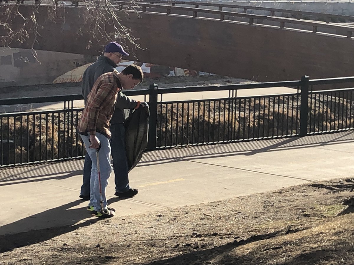 jeremyjojola's tweet photo. ALERT: A Friendly gang of volunteers who care about the environment are descending upon the Cherry Creek Trail right now to pick up trash. One of them told me it’s a Meetup group called Destination Collection. What a great thing to do! #9NEWS https://t.co/ZXV16cml2Q
