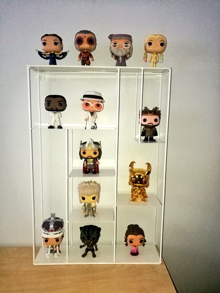 Fandomwrs's tweet image. I bought a shelf for my pops!
#runningoutofspace