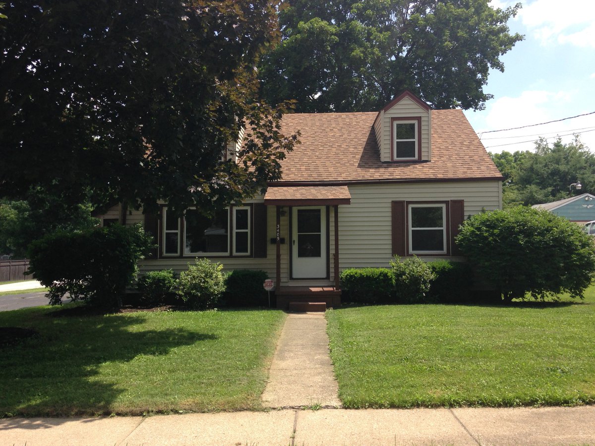 YoungstownNDC's tweet photo. As we approach our 100th home rehab, we will be sharing each of our past projects again! 3405 Lenox was completed in 2014. #Powerstown #REVITALIZE #100YNDCHomes https://t.co/yWmdE4ZnpH