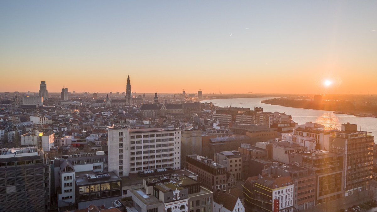 StudioSkwit's tweet photo. #sunset @MASAntwerpen 

#Antwerpen #ShotOniPhoneXR #panorama #Vlaanderen https://t.co/50eb0RXYfA
